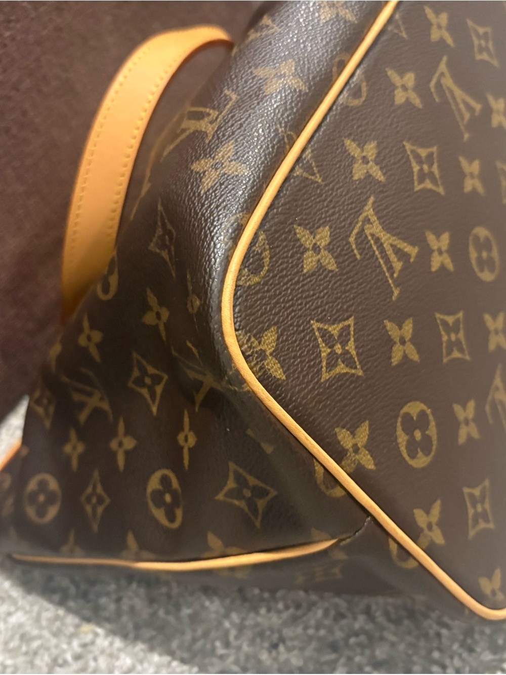 Louis Vuitton - Picture 8 of 16